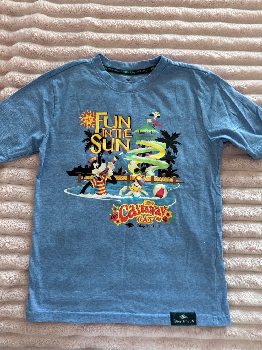 Disney Cruise Line “Fun in the Sun”Castaway Cay Graphic Tee. PTP 15 inches
